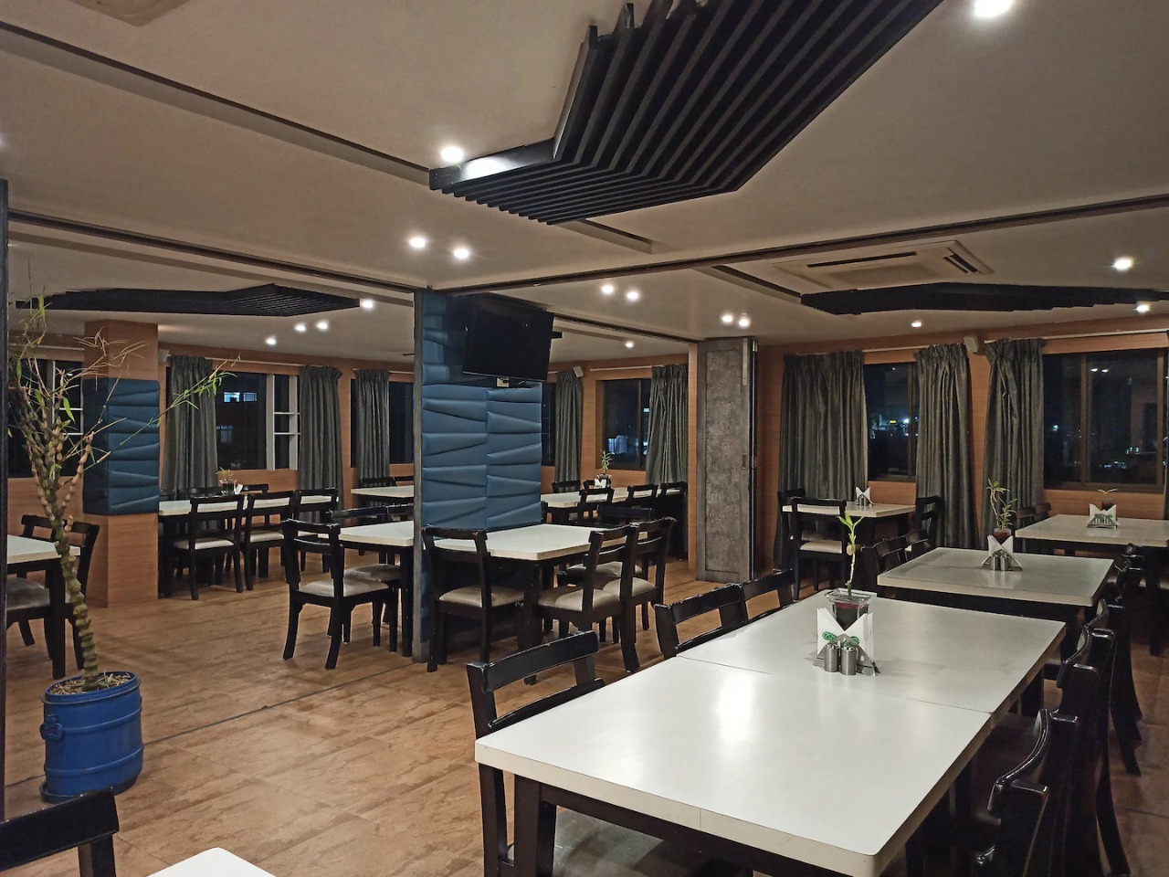 Boulevard Hotel Shillong Side Image 2